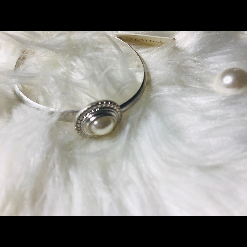 ❤️Women’s silver pearl cuff bracelet❤️